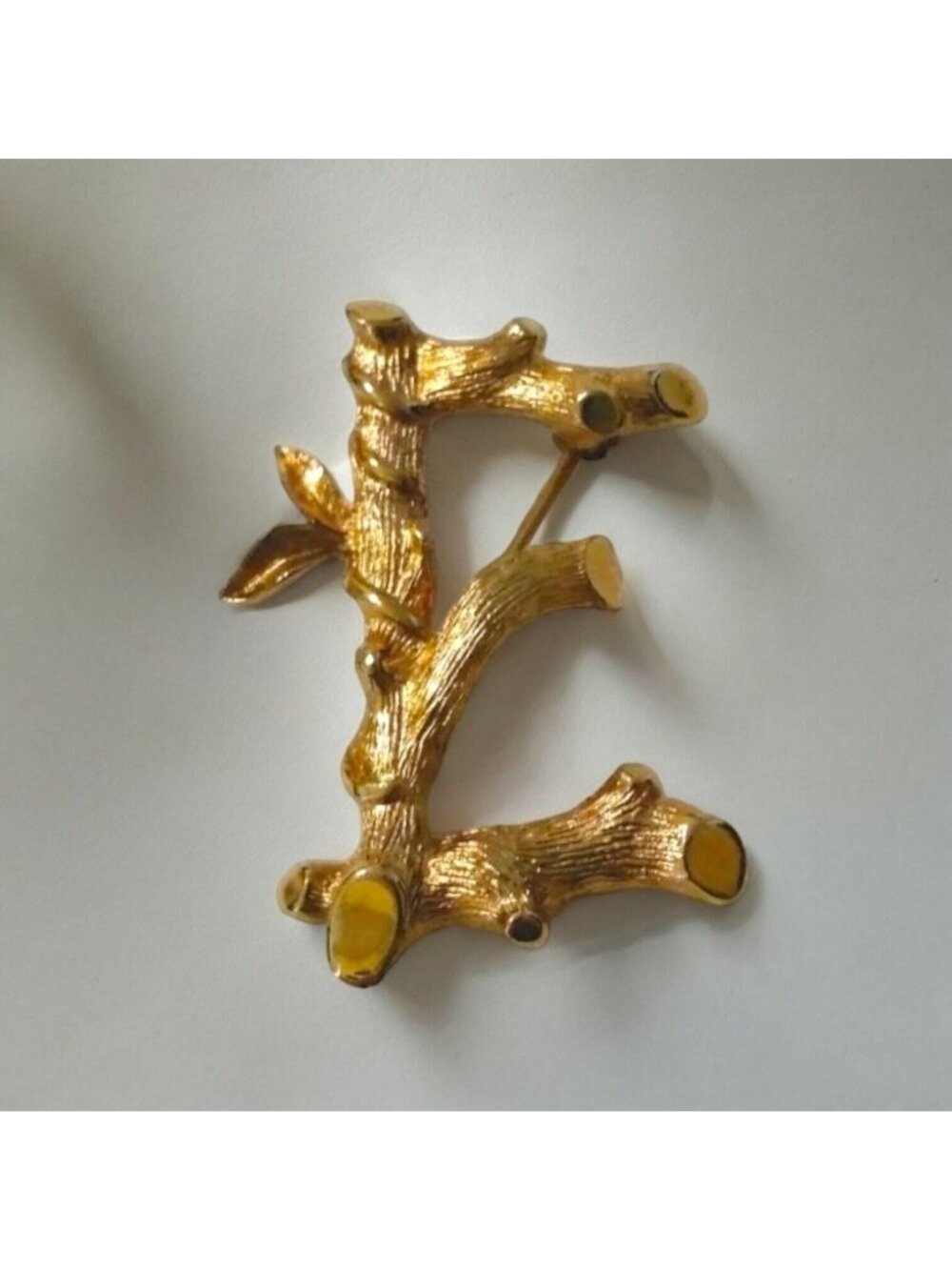 Letter E Brooch Pin Signed Sarah Coventry Gold Tone Branch Leaf Monogram 1.5"